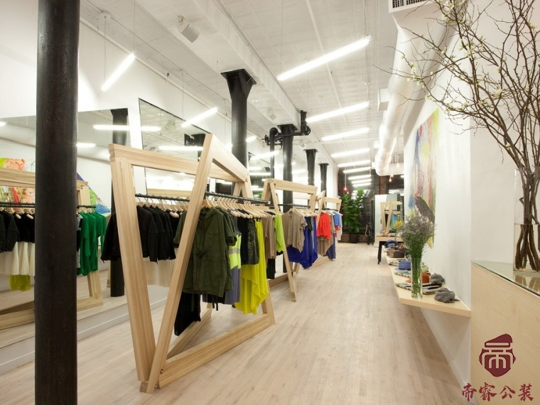成都帝睿工裝公司告訴你女裝店鋪應該如何進...